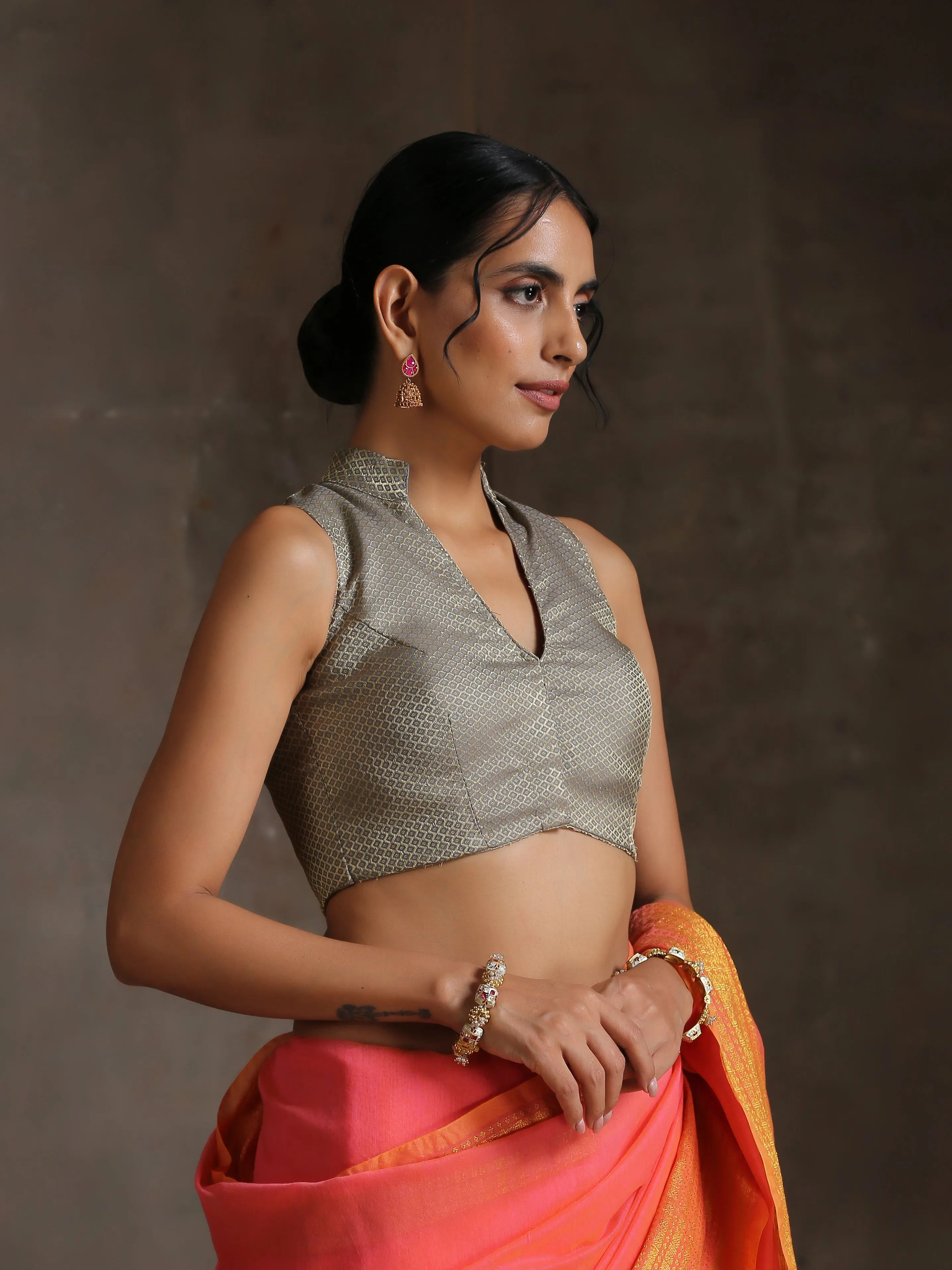 Blouse - Grey Jacquard Sleeveless blouse