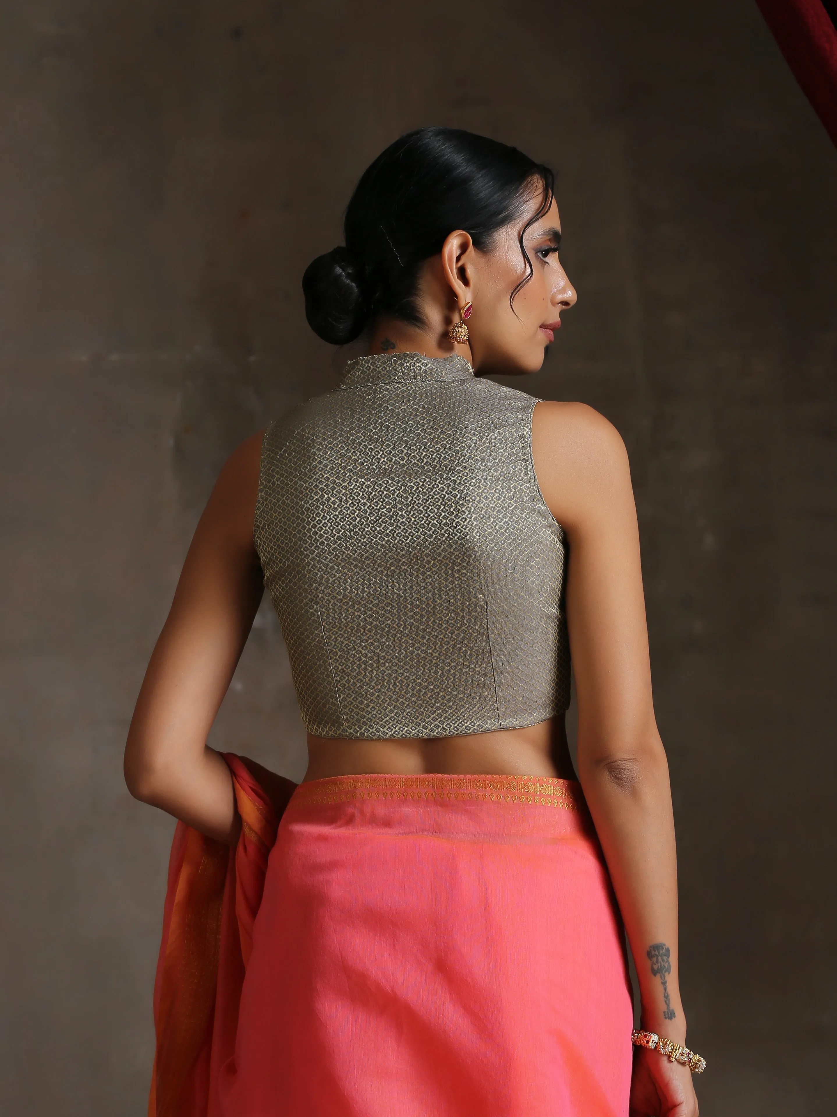 Blouse - Grey Jacquard Sleeveless blouse